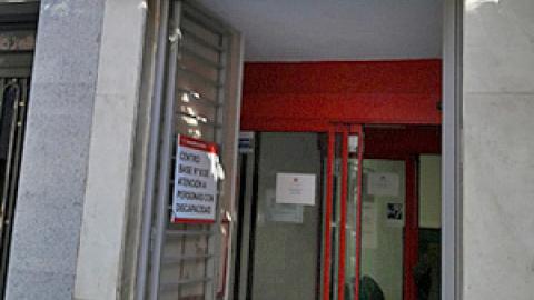 Acceso a Centro Base Nº 8 de la Comunidad de Madrid Fachada del Centro Base Nº 8 de la Comunidad de Madrid